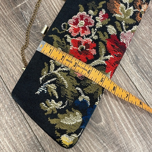 Needlepoint clutch with chain strap - Picture 5 of 5